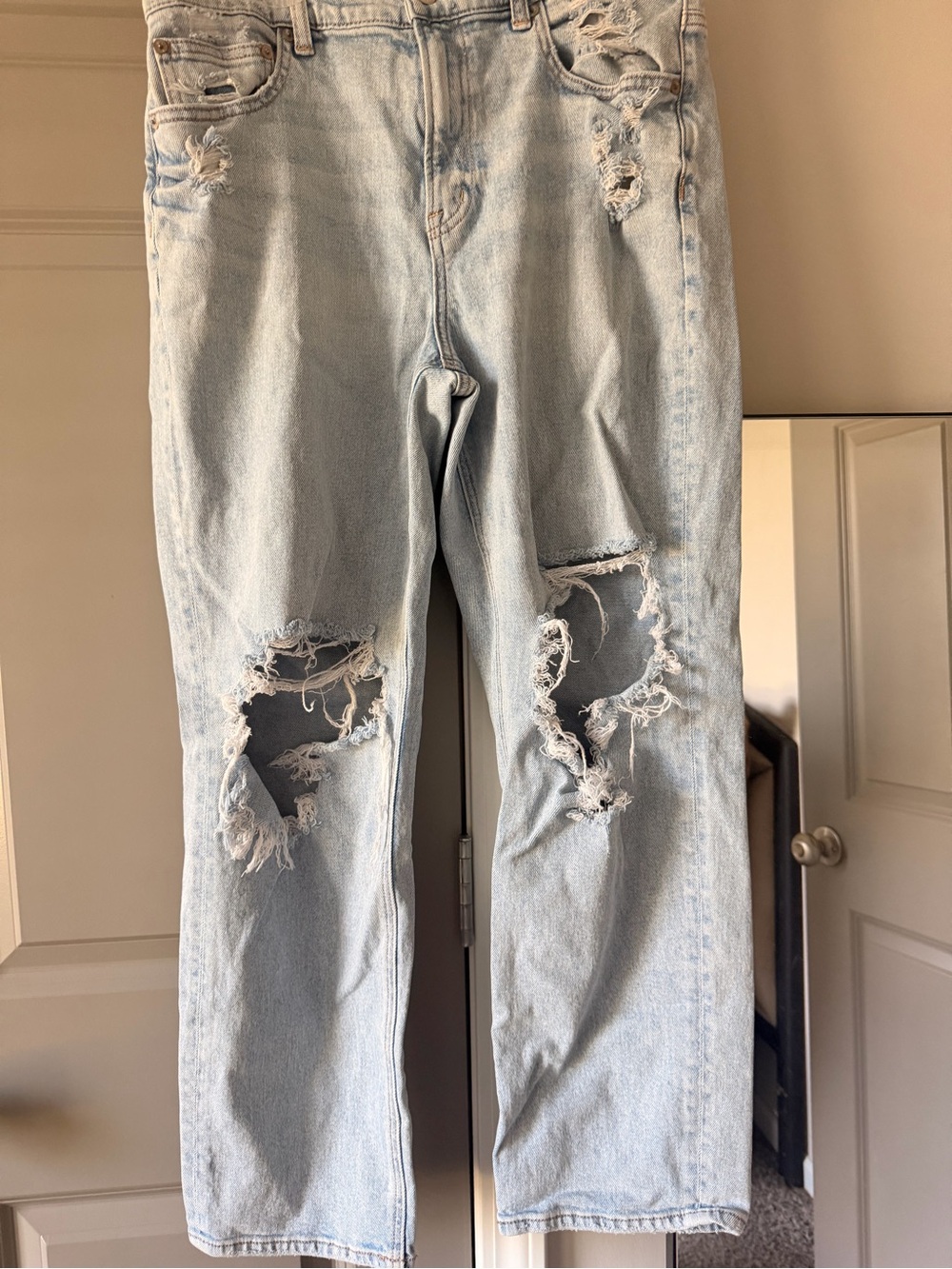 American Eagle Outfitters Light Blue Distressed Super Stretch Boyfriend Jeans